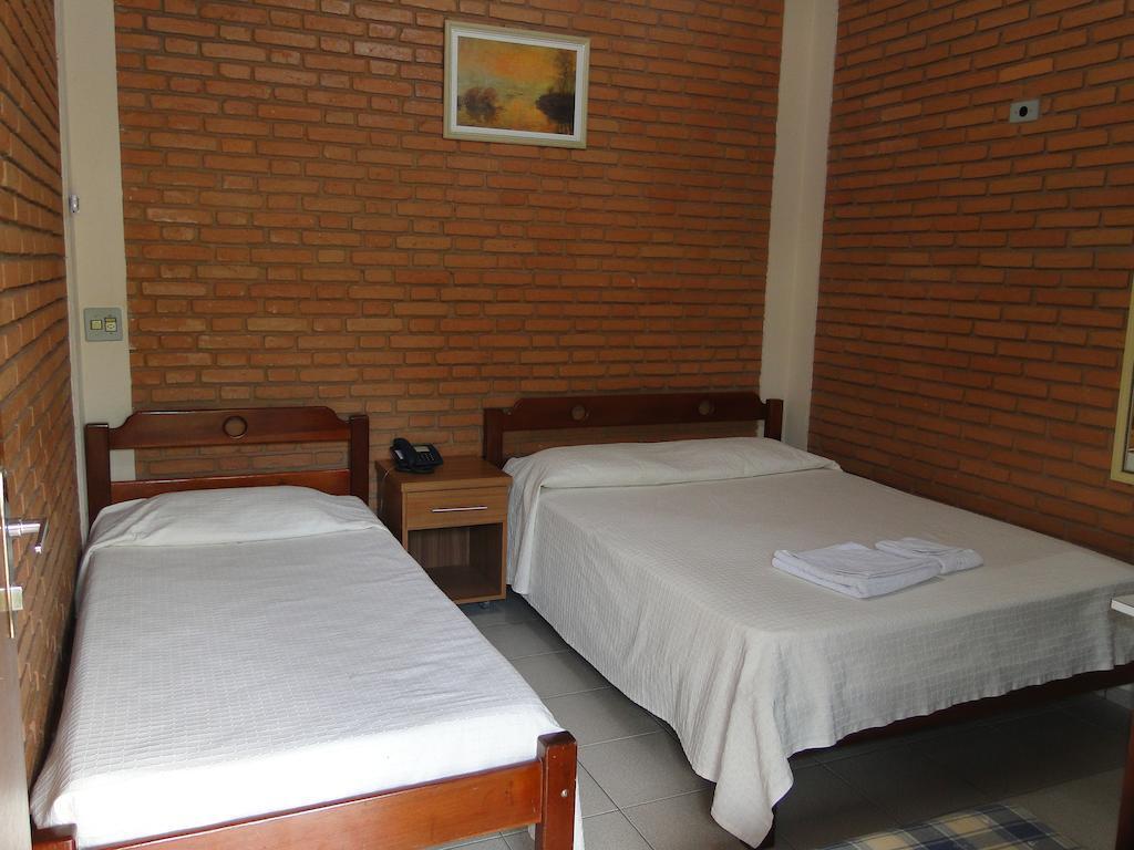 Hotel Pousada Vale do Sol em Pompéia Habitación foto